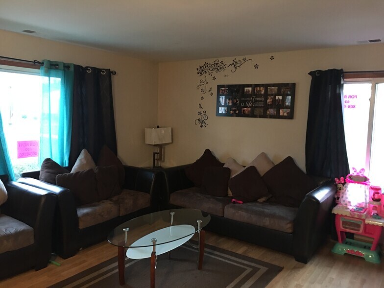 Living room - 1362 Cove Dr