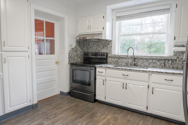 Building Photo - 8803 Turnbull Ave