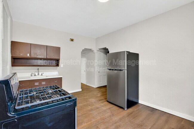 Building Photo - 551 Bates St