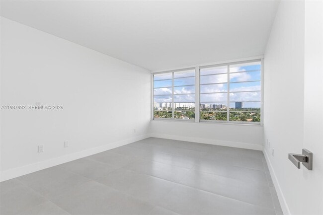 Building Photo - 9101 E Bay Harbor Dr