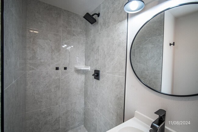 Building Photo - $2,100 / 1 Bed / 1 Bath / 410ft² – BOUTIQUE TERRAZZA