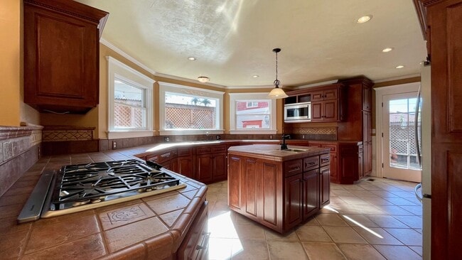 Building Photo - Beautifully Restored and Updated Historic House Downtown San Luis Obispo