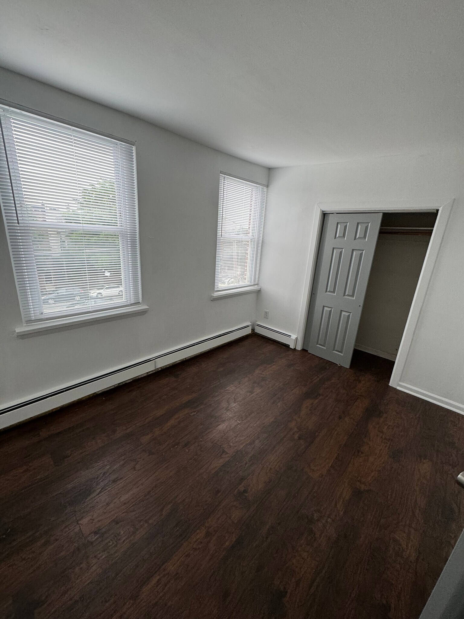 Building Photo - 424 E Girard Ave