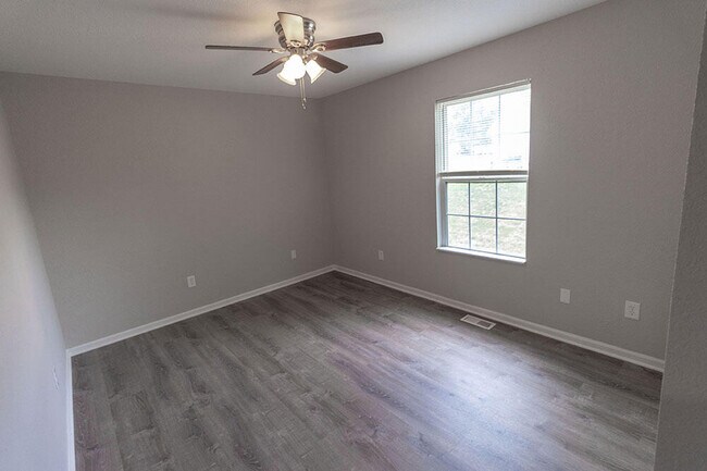 Building Photo - 1330 Godas Cir