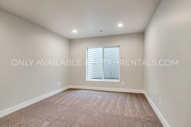 Building Photo - 5002 N Marble Fox Way