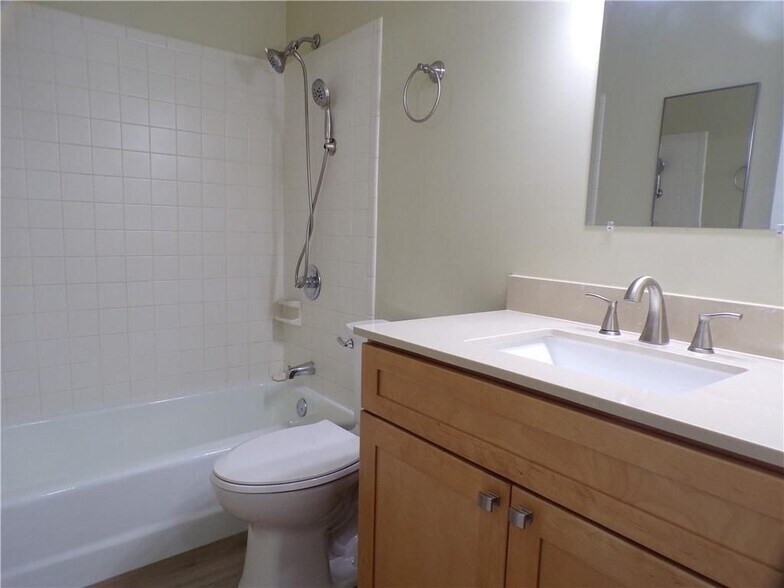 Building Photo - 144 Edaville Ct