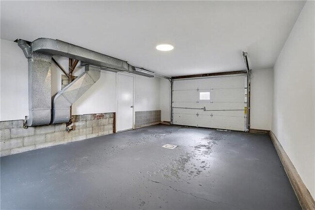 Building Photo - 841 E Lutton St