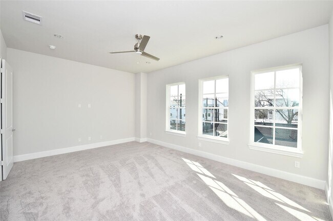 Building Photo - 706 Cage St