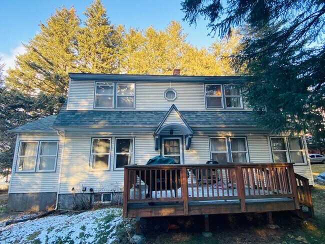 Primary Photo - 2910 Mill Bay Rd