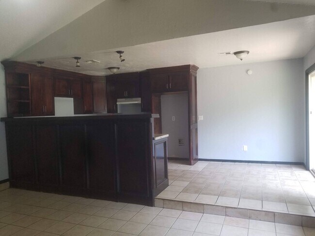 Building Photo - 3205 SE 55th St