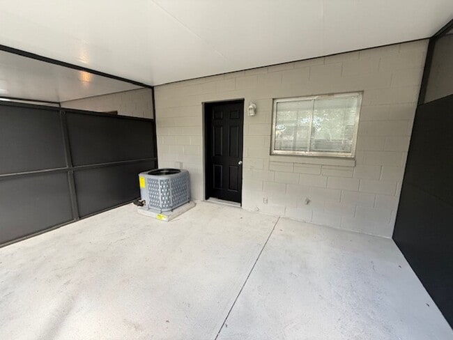 Building Photo - 2/1.5 Winter Springs Townhome with screened patio