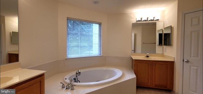 Building Photo - 9492 Bankhead Dr