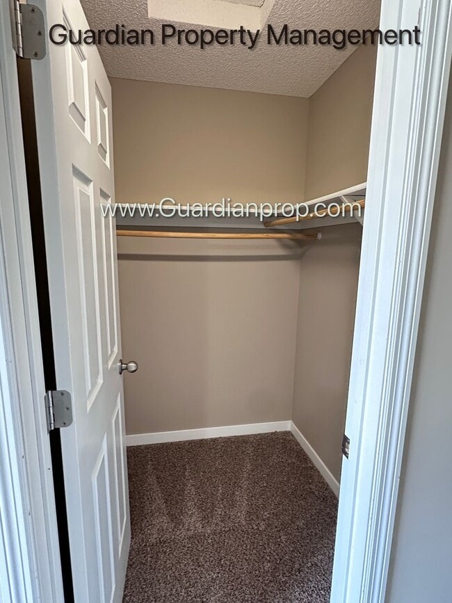Building Photo - Brooklyn Park End Unit Town Home, Dishwasher, Washer/Dryer, Dedicated Office