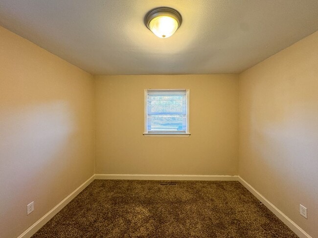 Building Photo - Charming 3 Bed 1 Bath Home Conveniently Located in Fayettevile