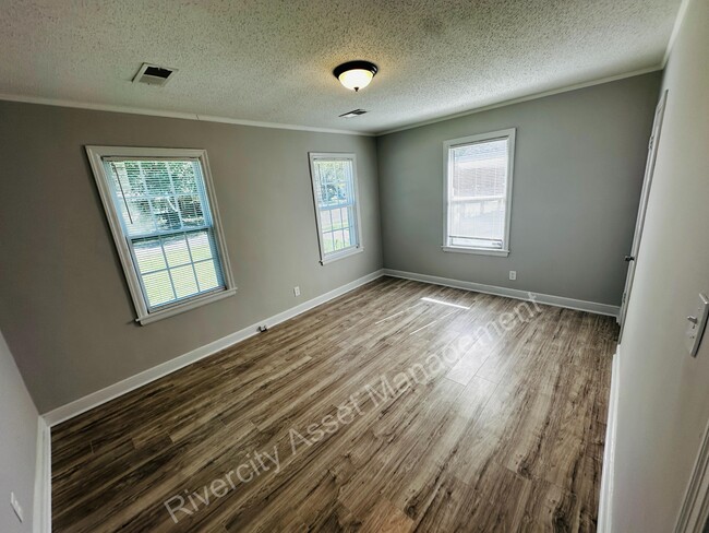 Building Photo - 1009 McEvers Rd