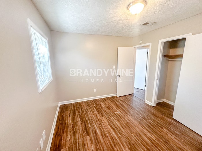 Building Photo - 9009 Yarmouth Dr