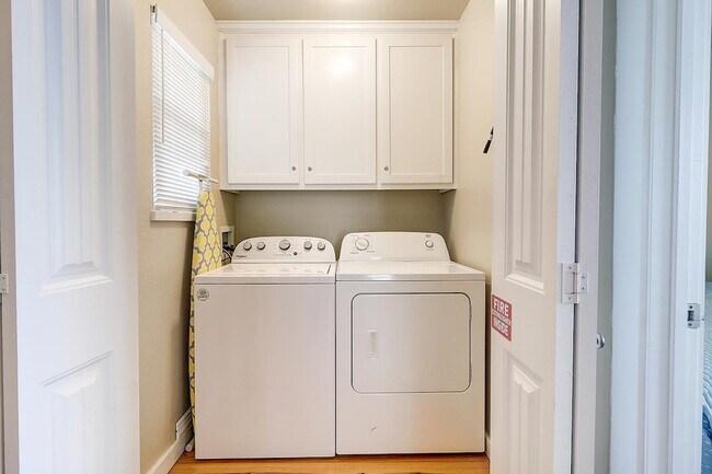 Building Photo - 2606 Eleventh Street-SI ID1023248P