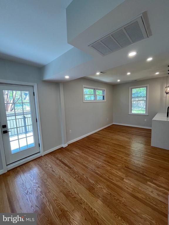 Building Photo - 327 Whittier St NW