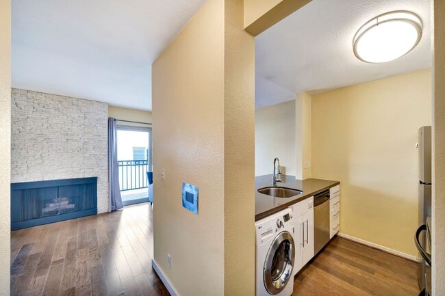 Building Photo - 141 S Clark Dr