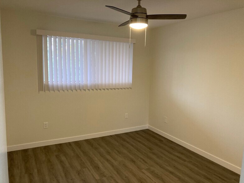 Building Photo - 2875 N Los Felices Rd