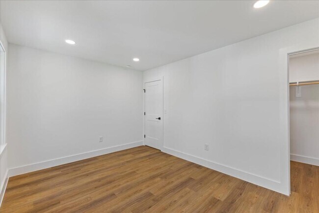 Building Photo - 803 Dupree St