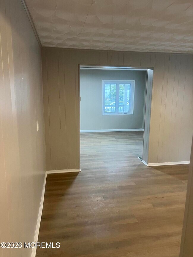 Building Photo - 133 Leonard Ave