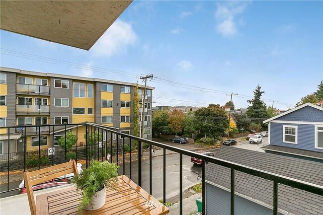 Building Photo - 2bd/1ba Seattle Condo