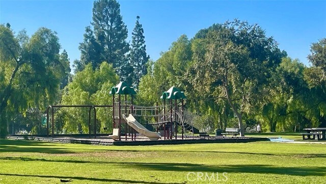 Building Photo - 26592 Las Palmas