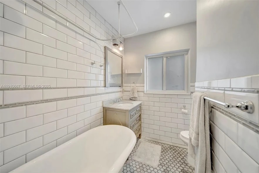 Building Photo - 619 NE 87th St