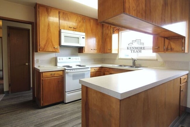 Building Photo - 4350 Elm Rd