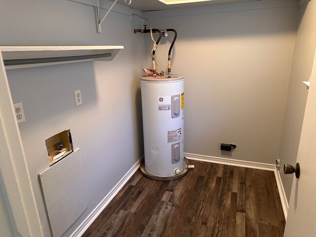 Building Photo - Gulf Breeze Apartment