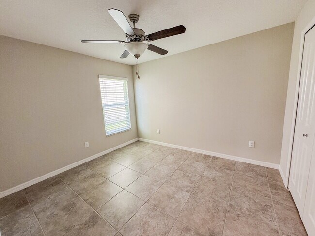 Building Photo - "Charming 3-Bedroom Home with Elegant Granite Touches in Wimauma!" Community pool! Fitness center...