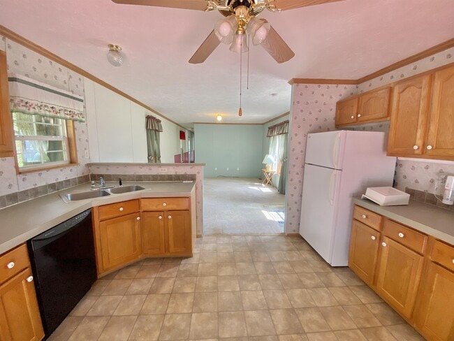 Building Photo - 2075 Walnut Cove Rd