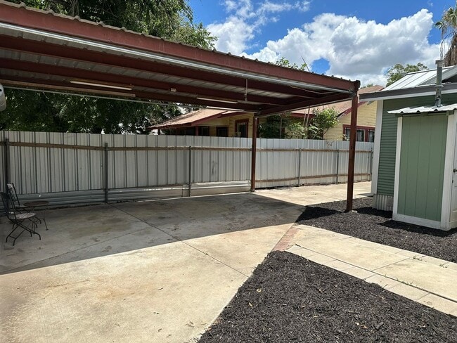 Building Photo - 2-BEDROOM *ALL UTILITIES INCLUDED*