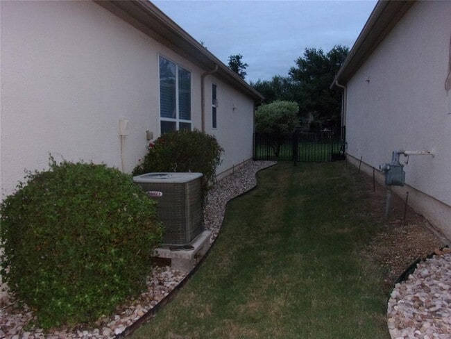 Building Photo - 721 Independence Creek Ln