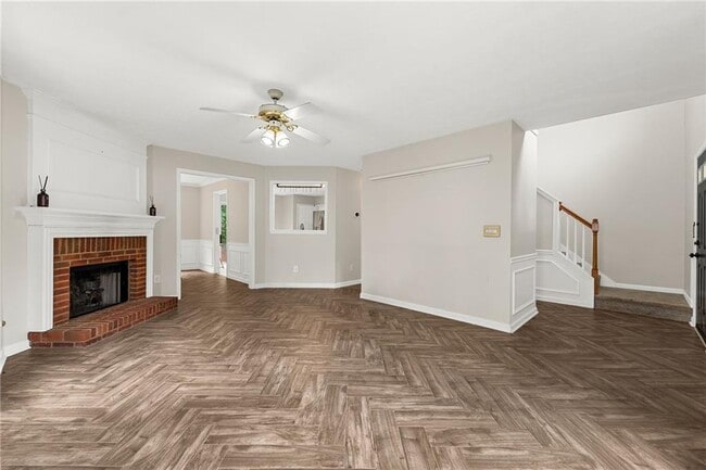 Building Photo - 370 Manor Glen Dr