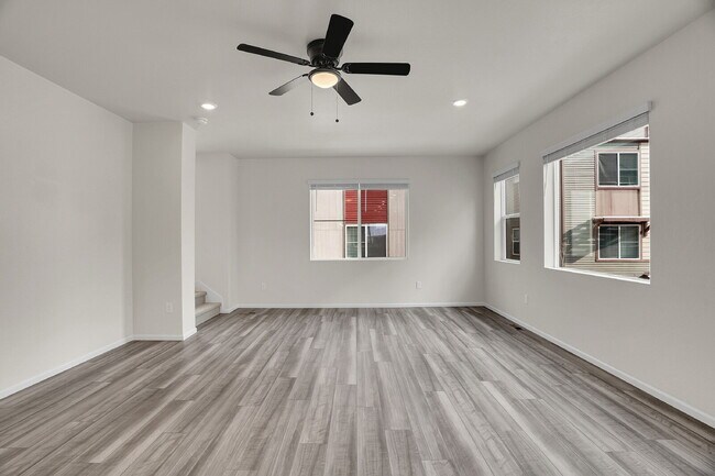 Building Photo - $3,330.95 with $300 off the first month's Rent - 4 Bedrooms, 3.5 Bathrooms, Townhouse in Broomfie...