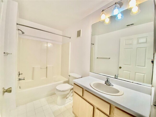 Building Photo - 5459 Vineland Rd