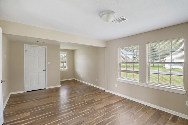 Building Photo - 412 Stowell St