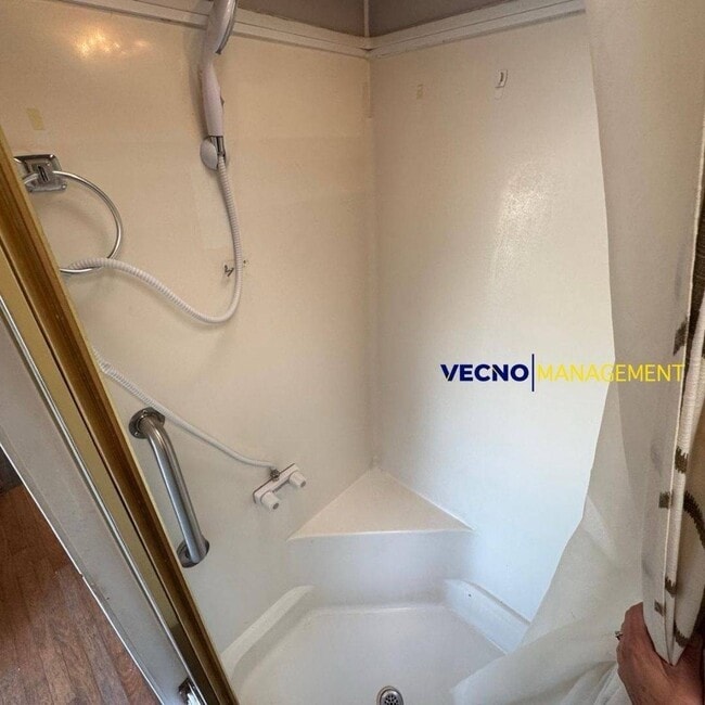 Building Photo - 642 10th St