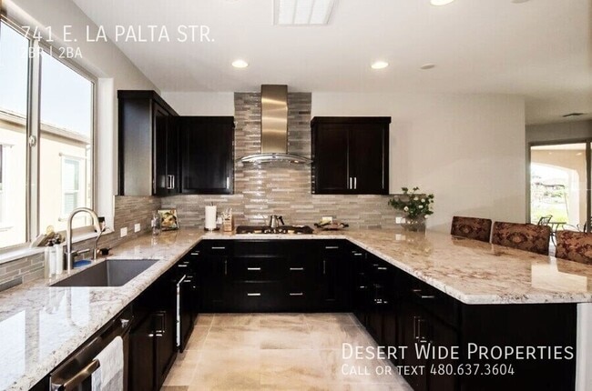 Building Photo - 741 E La Palta St