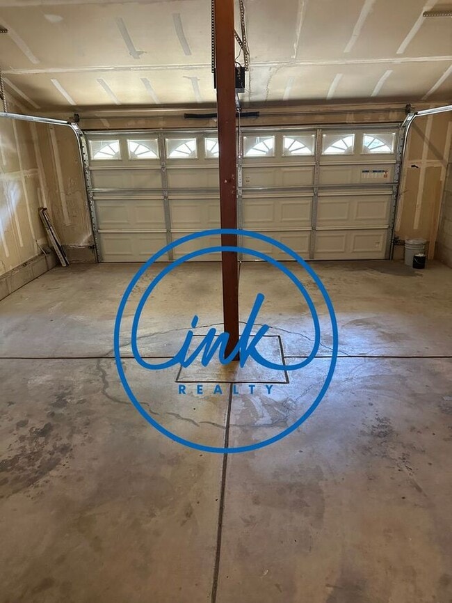 Building Photo - Carson City Townhouse for Rent