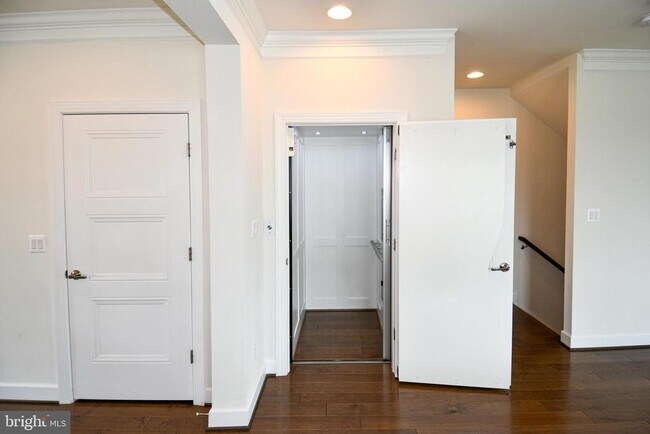 Building Photo - 13825 Estuary Pl