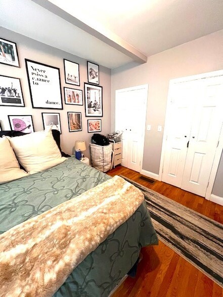 Primary Photo - 214 W 5th St