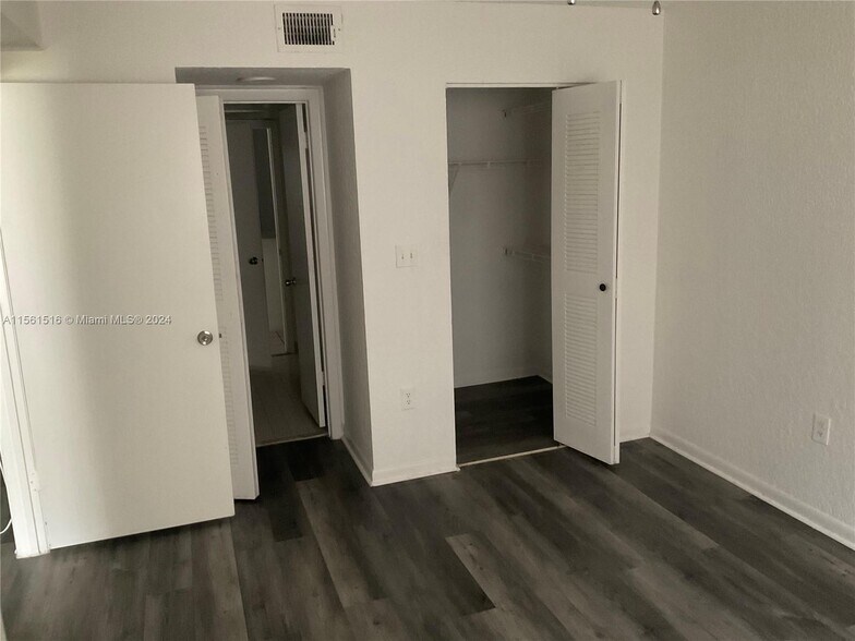 Building Photo - 2851 N Oakland Forest Dr