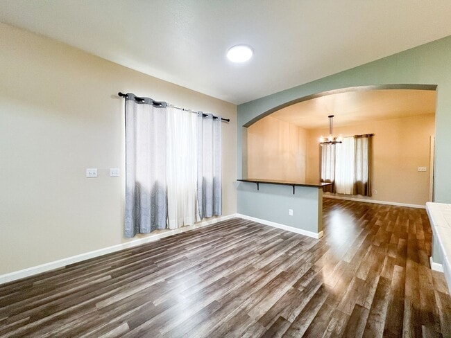 Building Photo - Beautiful 3 Bed, 2 Bath Home