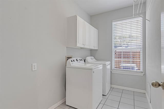 Building Photo - 4001 Mayflower Ln