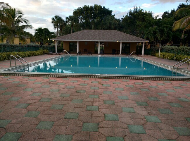 Building Photo - 407 Meadows Cir