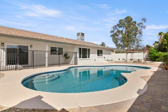 Building Photo - 6021 E Acoma Dr