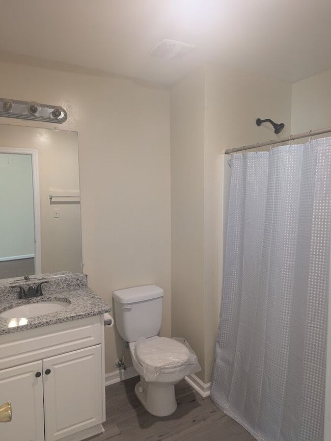 Building Photo - 2 Bedroom end unit
